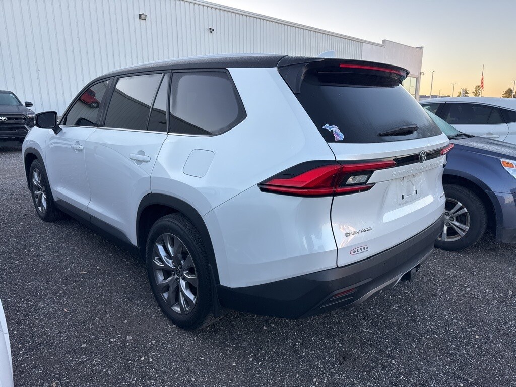2024 Toyota Highlander Hybrid Limited photo 4