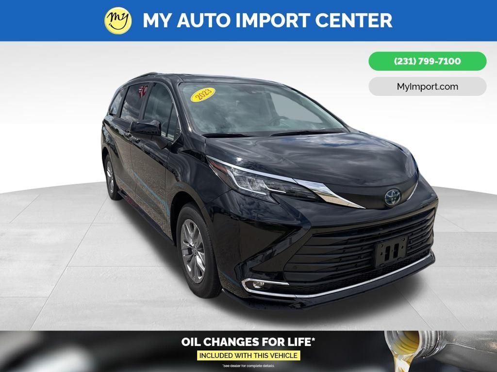 Used 2023 Toyota Sienna XLE 7 Passenger Van Passenger Van