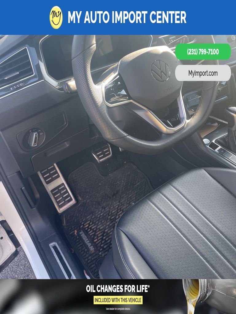 2022 Volkswagen Tiguan SE R-LINE BLACK's photo