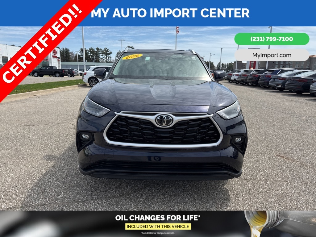 Certified 2022 Toyota Highlander XLE with VIN 5TDGZRBH2NS231630 for sale in Muskegon, MI