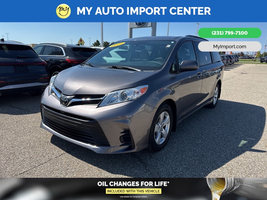2019 Toyota Sienna LE photo 3