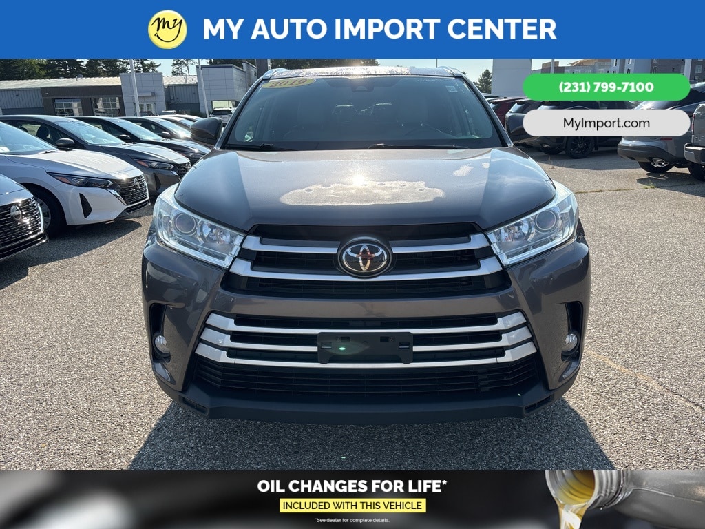 Used 2019 Toyota Highlander XLE with VIN 5TDJZRFH7KS599801 for sale in Muskegon, MI