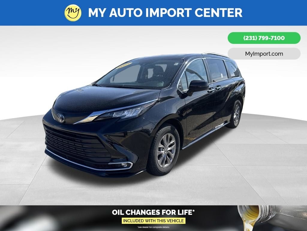 Used 2023 Toyota Sienna XLE 8 Passenger Van Passenger Van
