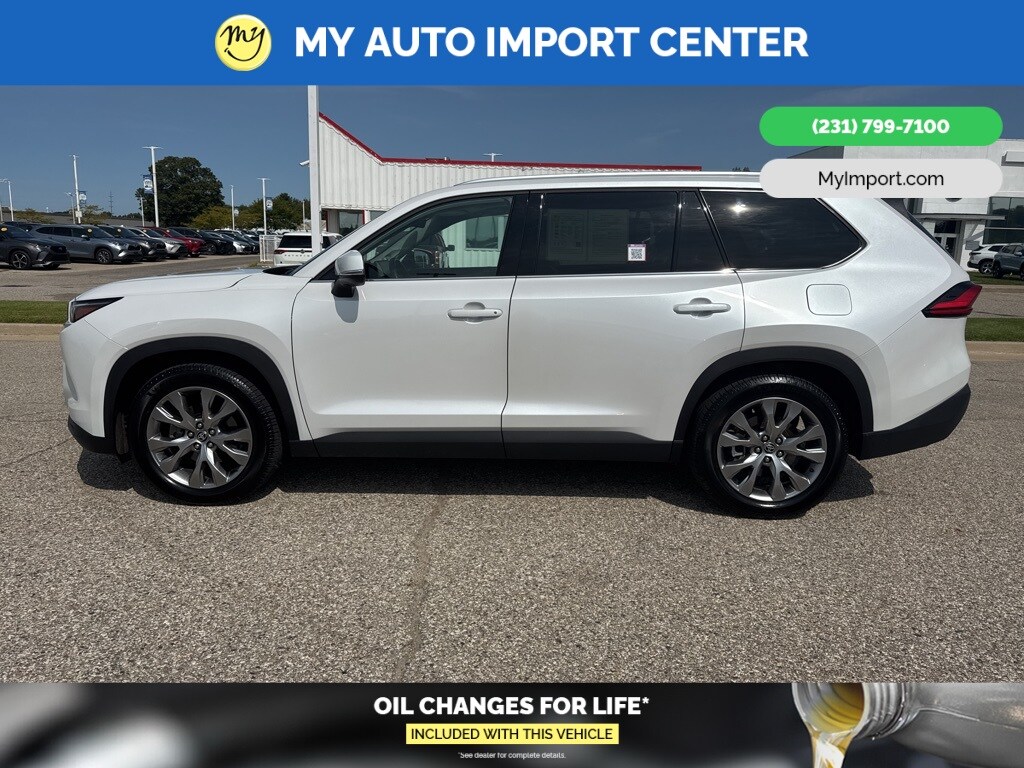 2024 Toyota Highlander Hybrid Limited photo 2