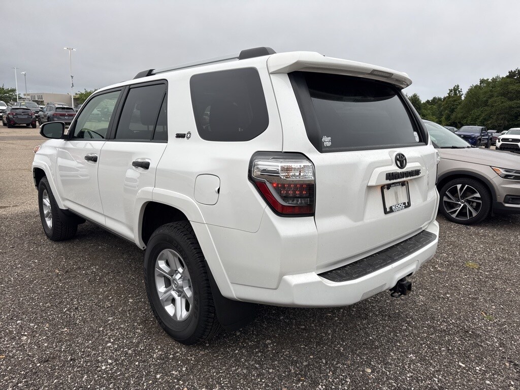 2022 Toyota 4Runner SR5 Premium photo 4