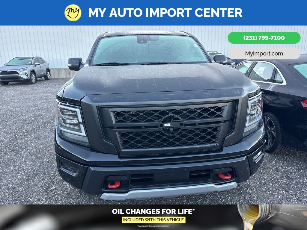 2024 Nissan Titan PRO-4X photo 2