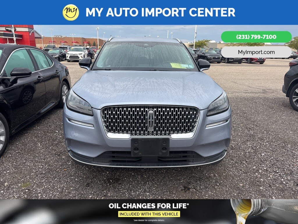 2022 Lincoln Corsair Standard photo 2
