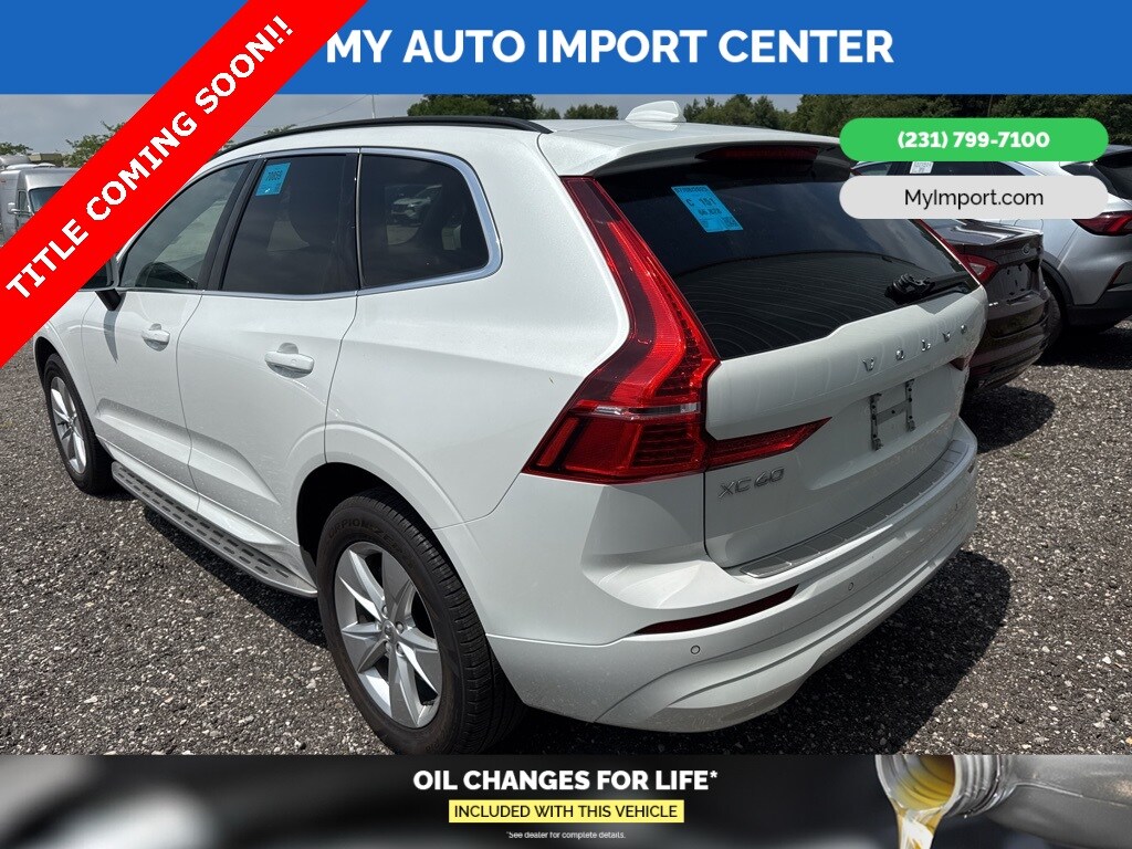 2022 Volvo XC60 B5 Momentum photo 4