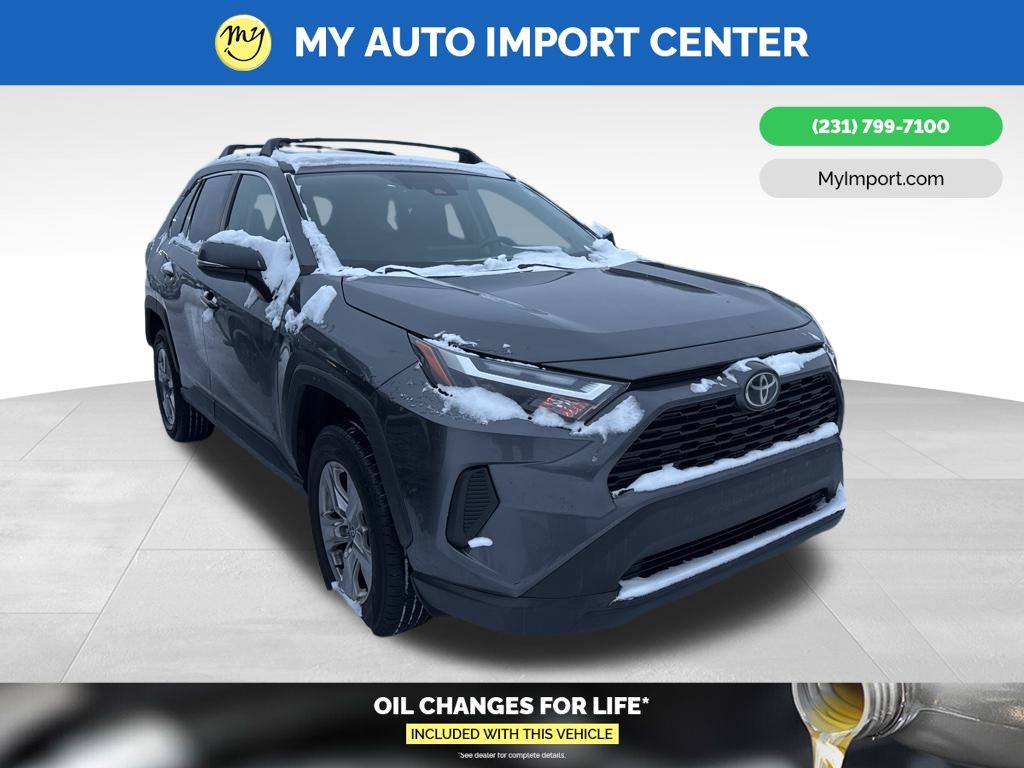 2022 Toyota RAV4 XLE's photo