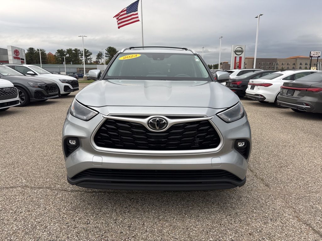 2023 Toyota Highlander L photo 2