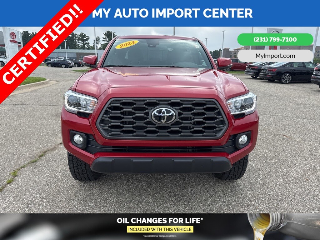 2023 Toyota Tacoma TRD Off-Road photo 2