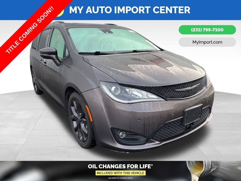 2019 Chrysler Pacifica Limited's photo