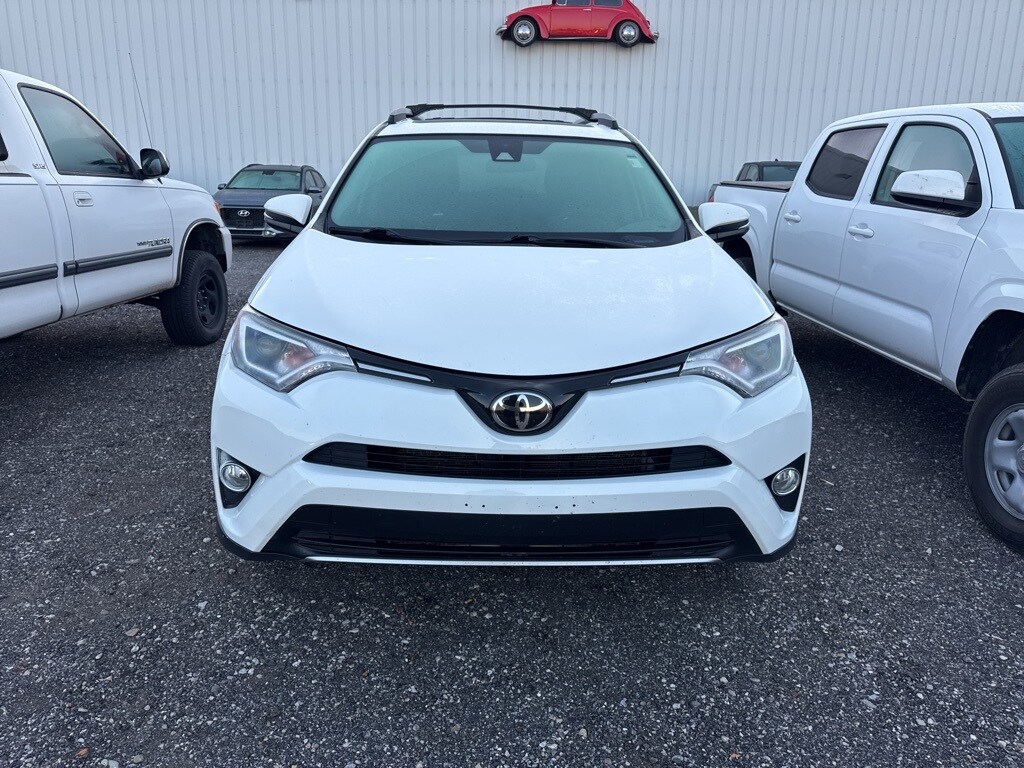 2017 Toyota RAV4 XLE photo 2