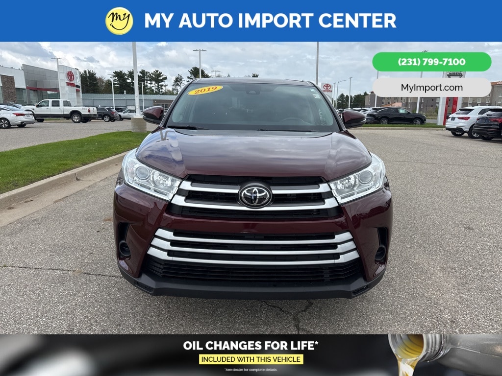 Used 2019 Toyota Highlander LE with VIN 5TDBZRFH5KS708969 for sale in Muskegon, MI