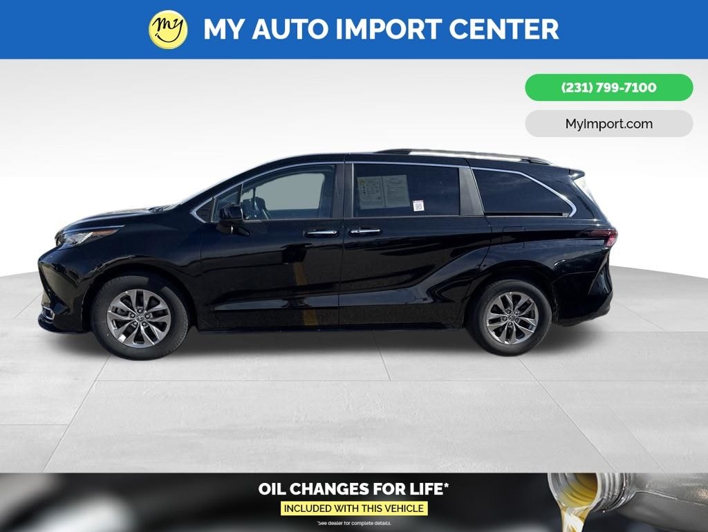 Used 2023 Toyota Sienna XLE 8 Passenger Van Passenger Van