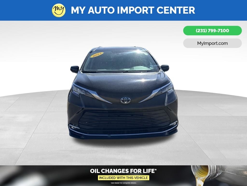 Used 2023 Toyota Sienna XLE 8 Passenger Van Passenger Van