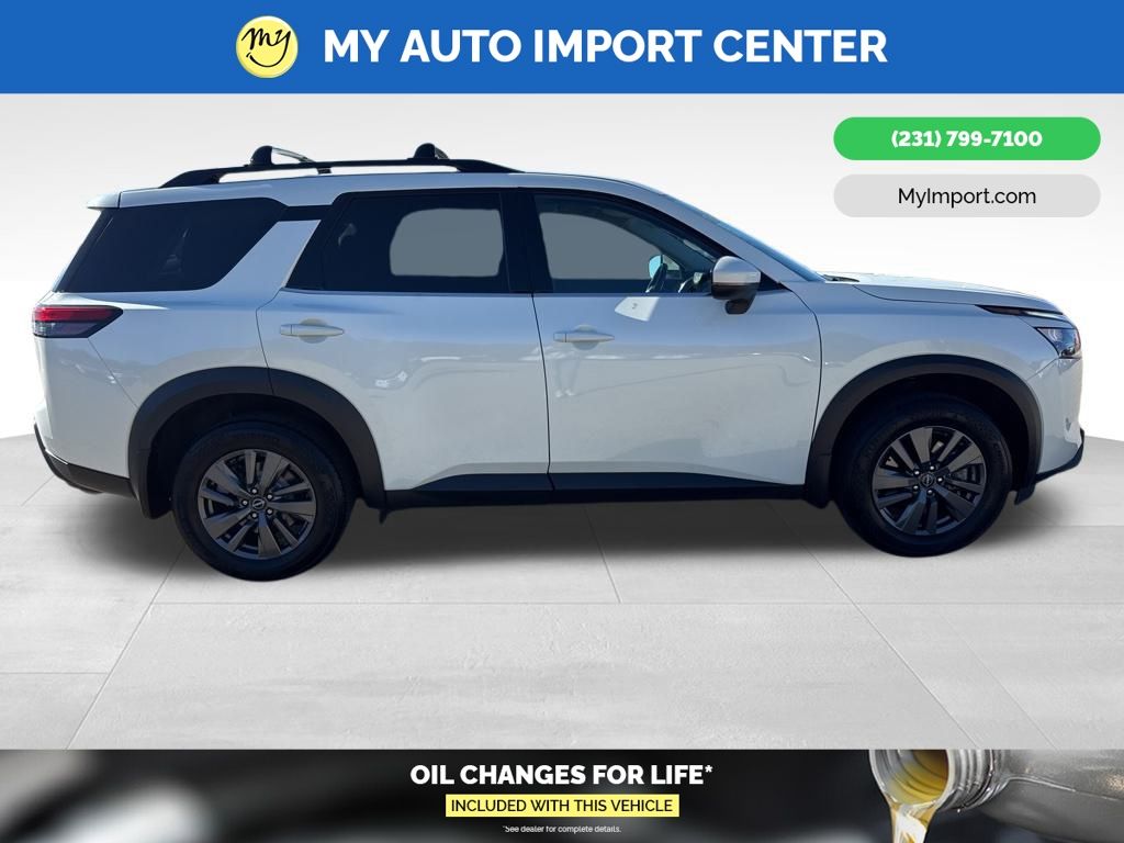 2024 Nissan Pathfinder SV photo 3