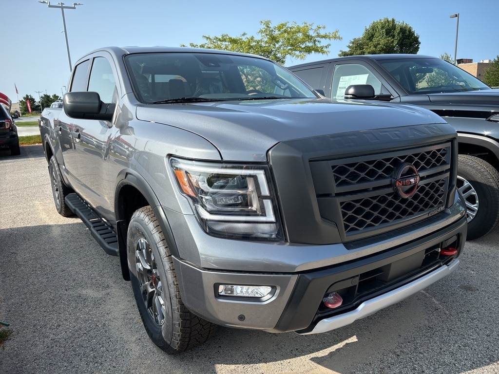 2024 Nissan Titan PRO-4X's photo