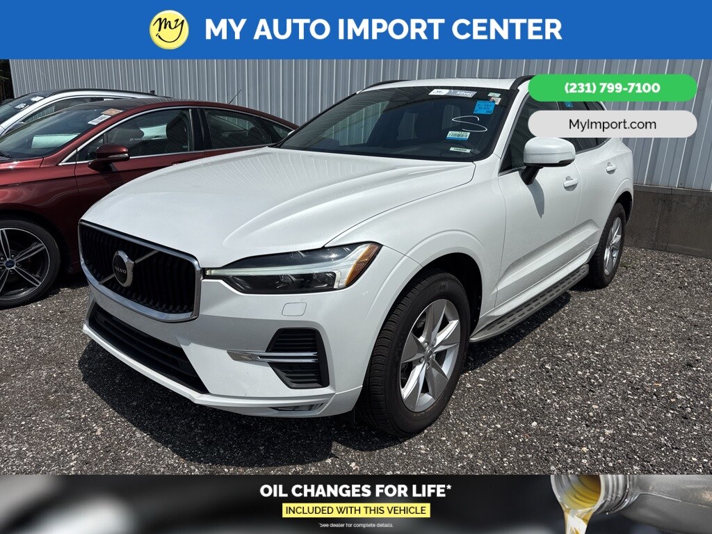 2022 Volvo XC60 B5 Momentum photo 3
