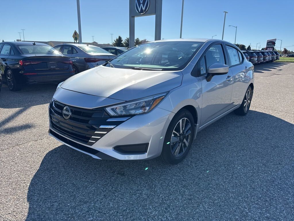 New 2025 Nissan Versa 1.6 SV Sedan