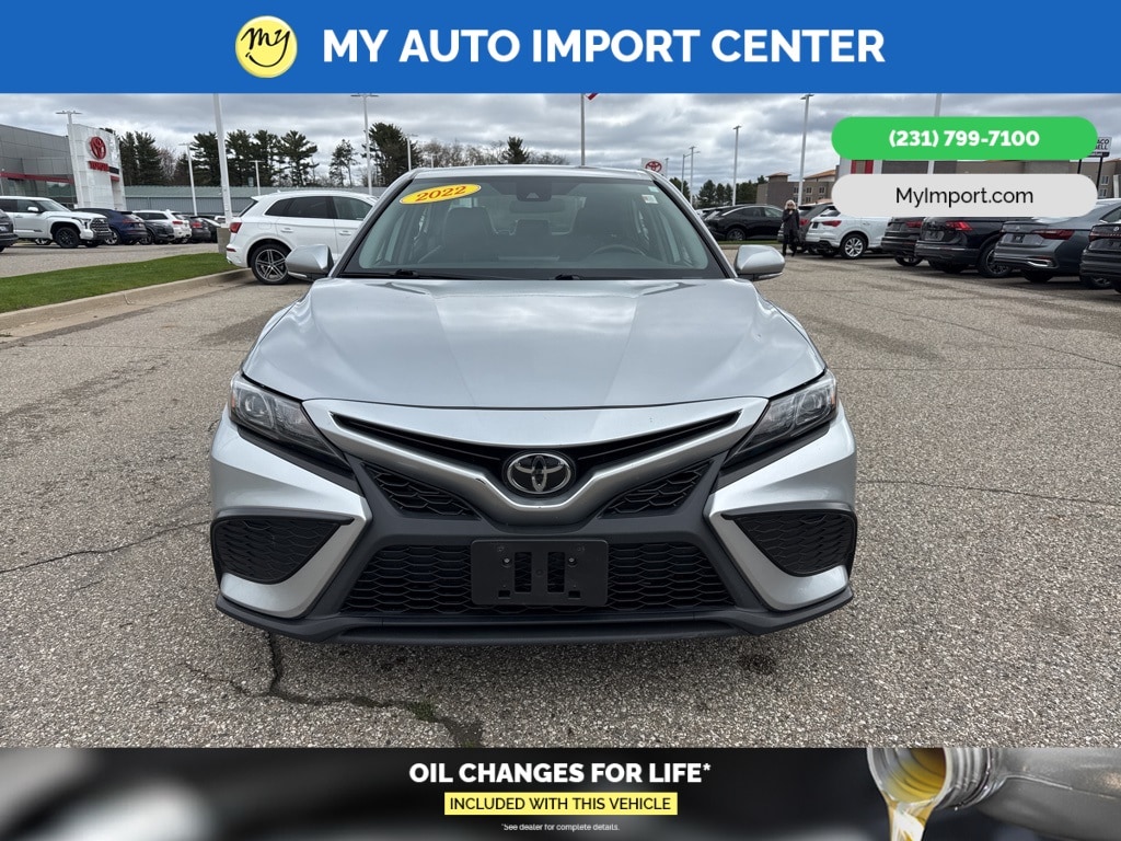 Used 2022 Toyota Camry SE with VIN 4T1G11AKXNU676906 for sale in Muskegon, MI