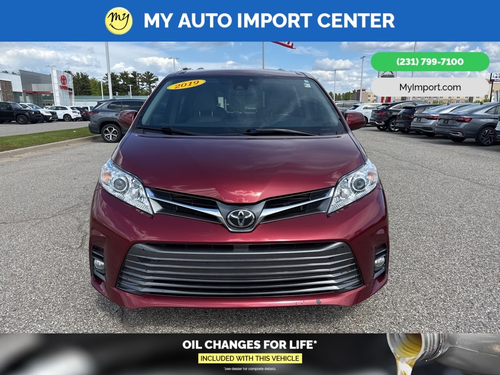 Used 2019 Toyota Sienna XLE with VIN 5TDDZ3DC0KS215469 for sale in Muskegon, MI