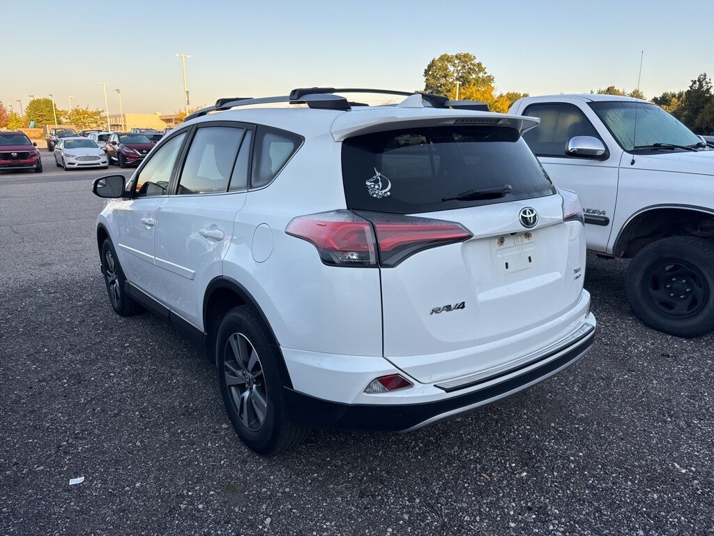 2017 Toyota RAV4 XLE photo 4