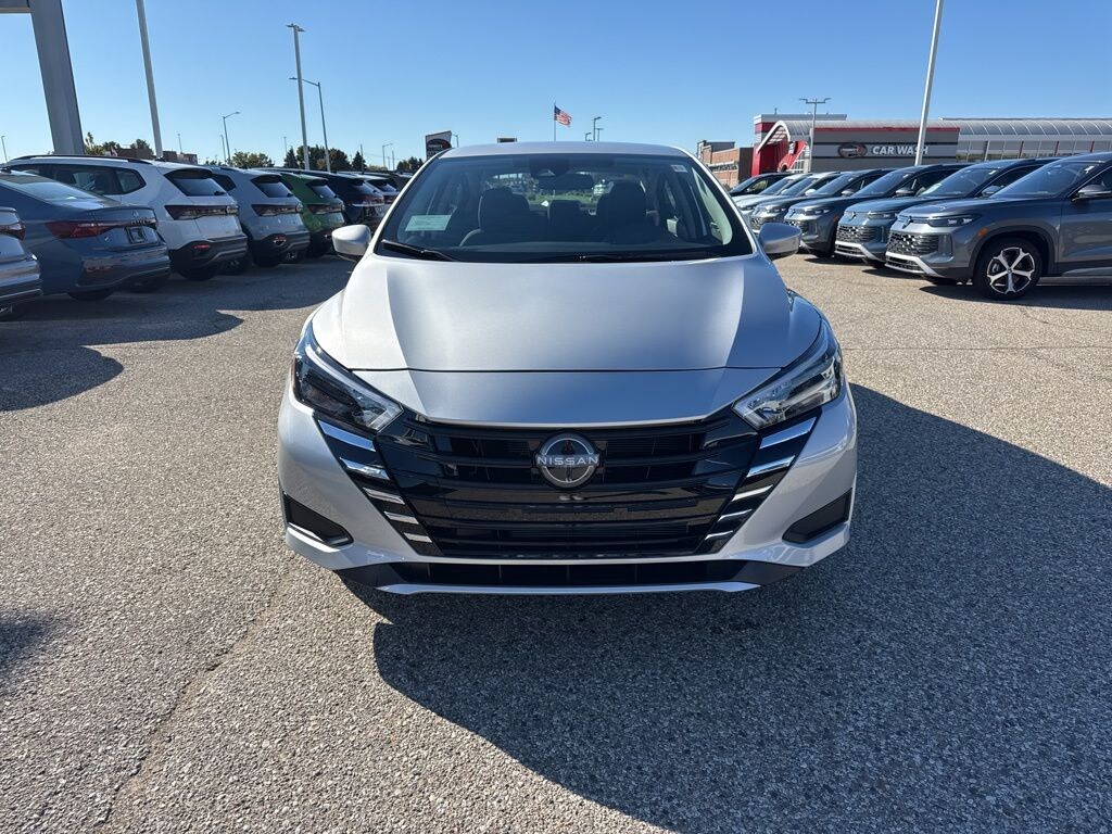 New 2025 Nissan Versa 1.6 SV Sedan