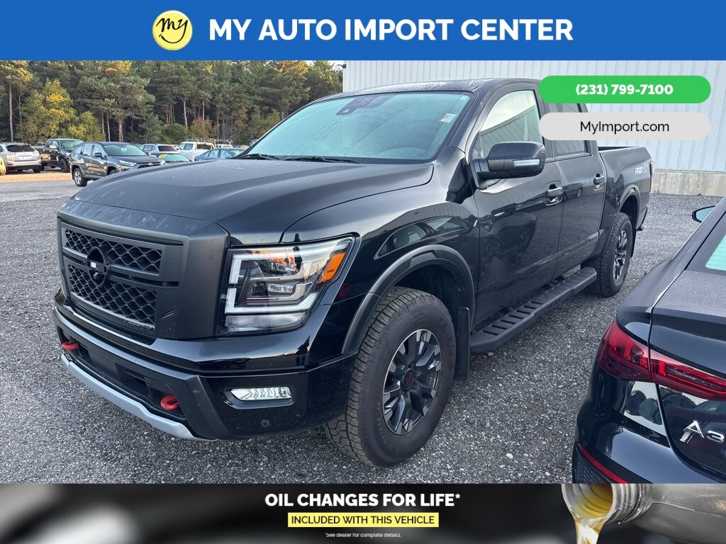 2024 Nissan Titan PRO-4X photo 3