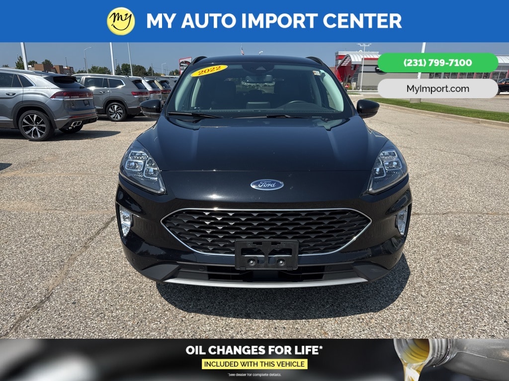 2022 Ford Escape Titanium Hybrid photo 2