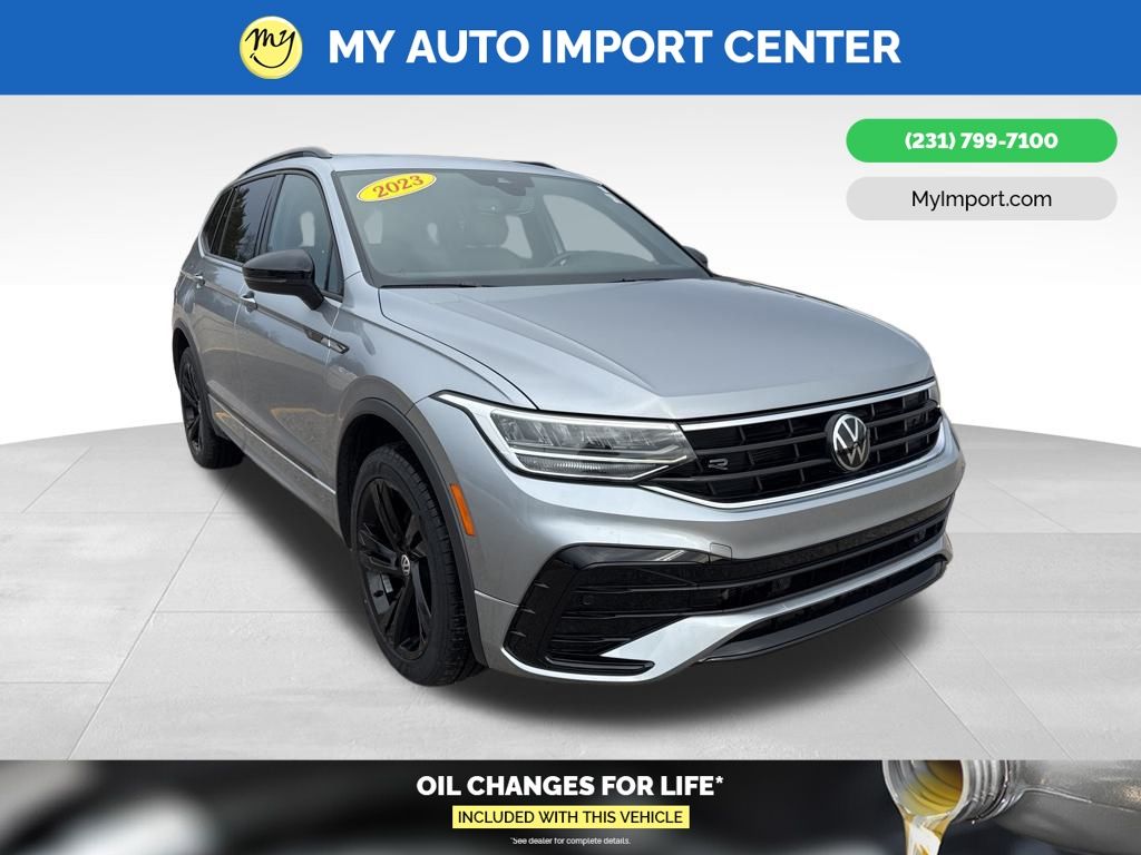 2023 Volkswagen Tiguan SE R-LINE BLACK's photo