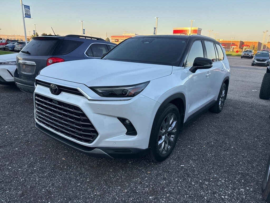 2024 Toyota Highlander Hybrid Limited photo 3