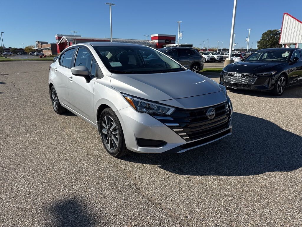 New 2025 Nissan Versa 1.6 SV Sedan
