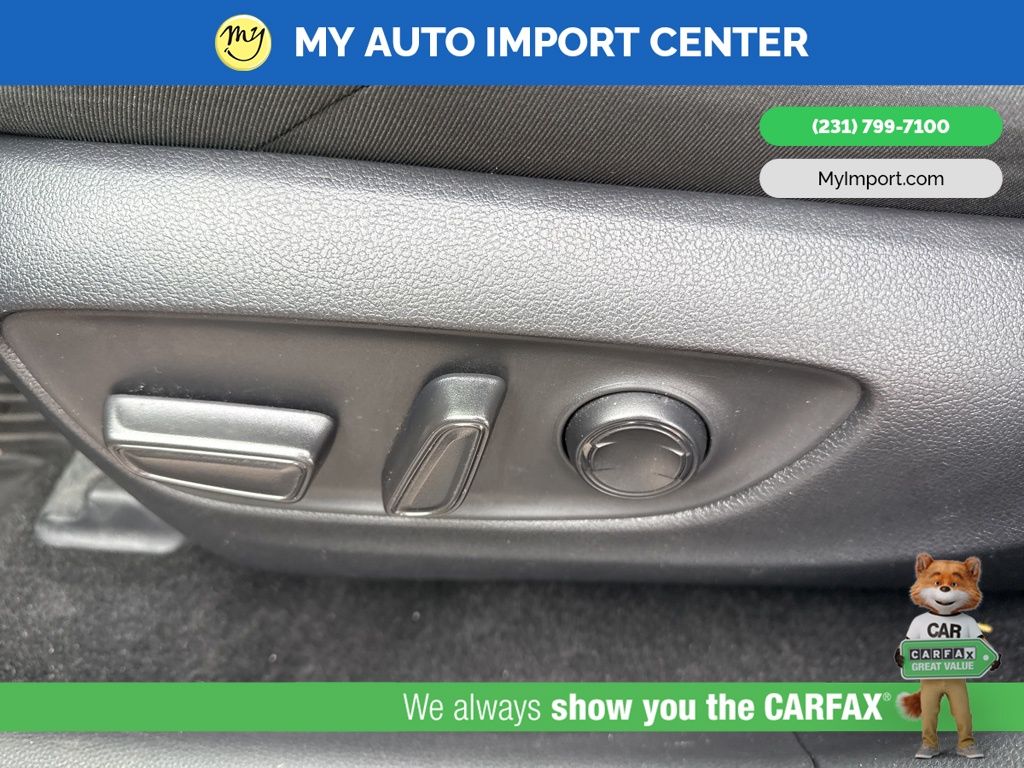 2024 Toyota RAV4 Hybrid SE photo 3