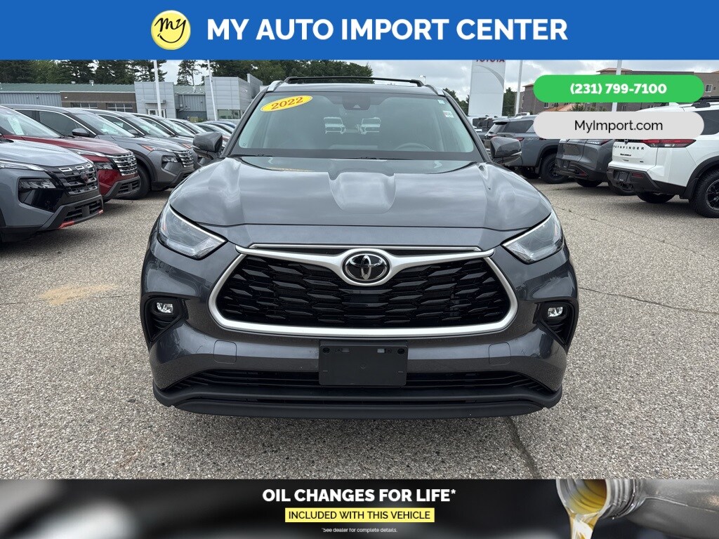 2022 Toyota Highlander XLE photo 2