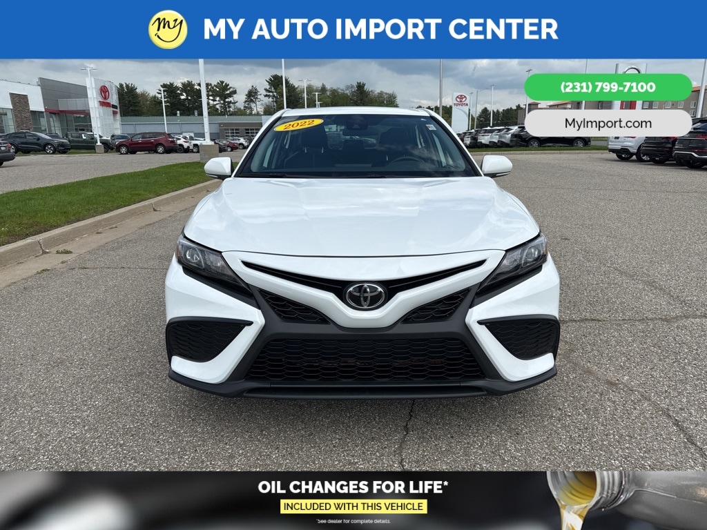 Used 2022 Toyota Camry SE with VIN 4T1G11AK1NU687647 for sale in Muskegon, MI