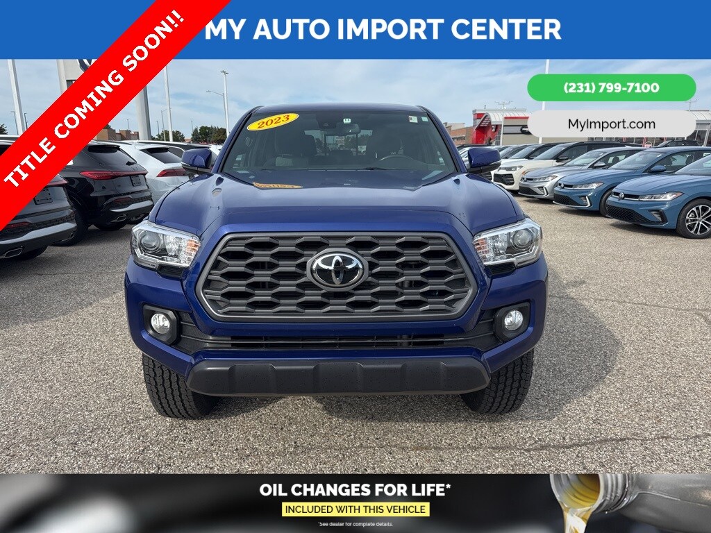 2023 Toyota Tacoma TRD V6 photo 2