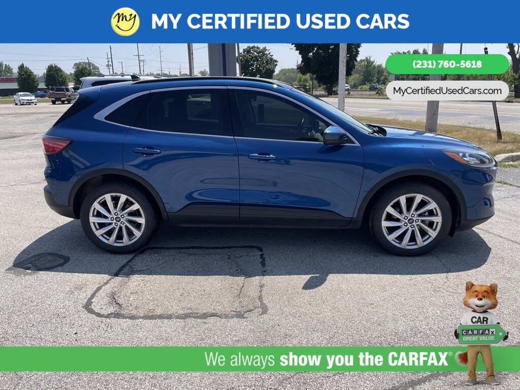 2022 Ford Escape Titanium Hybrid photo 2