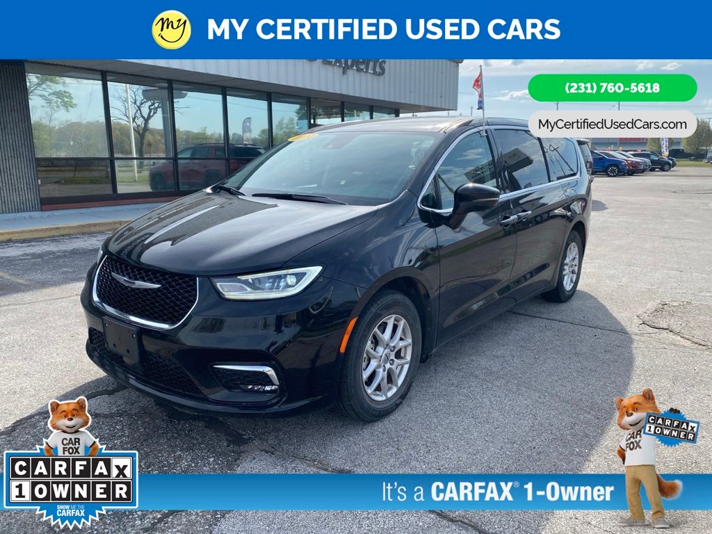 2024 Chrysler Pacifica Touring L's photo