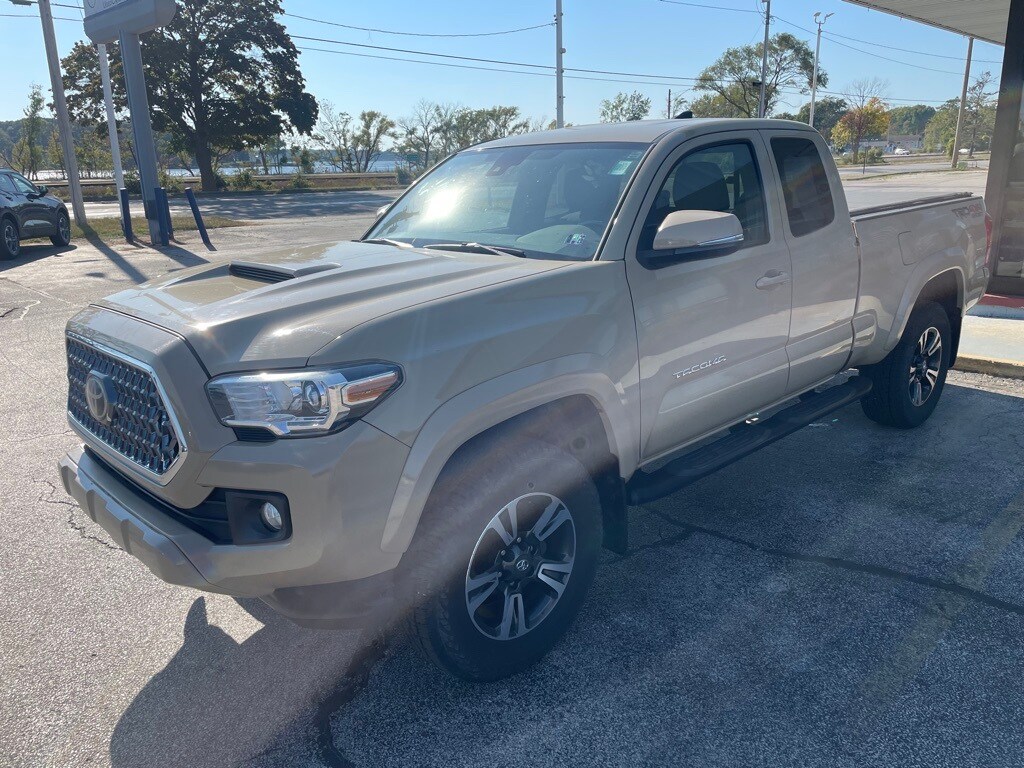 2019 Toyota Tacoma 4x4 TRD Sport V6 Access Cab photo 3