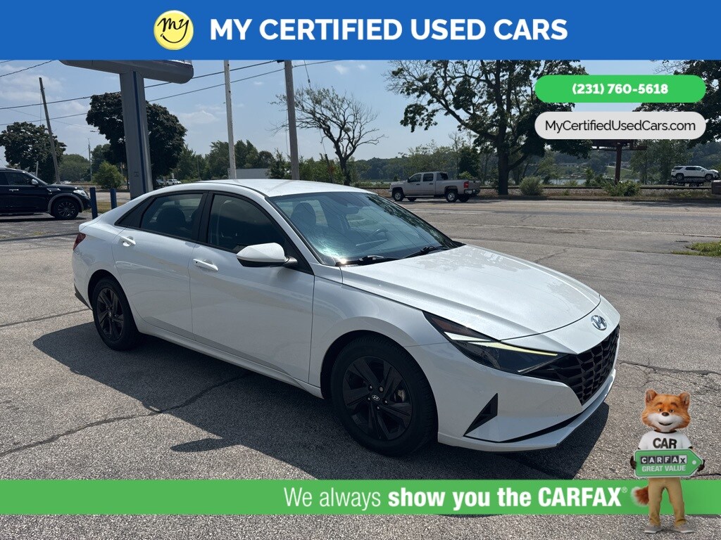 2022 Hyundai Elantra SEL photo 2