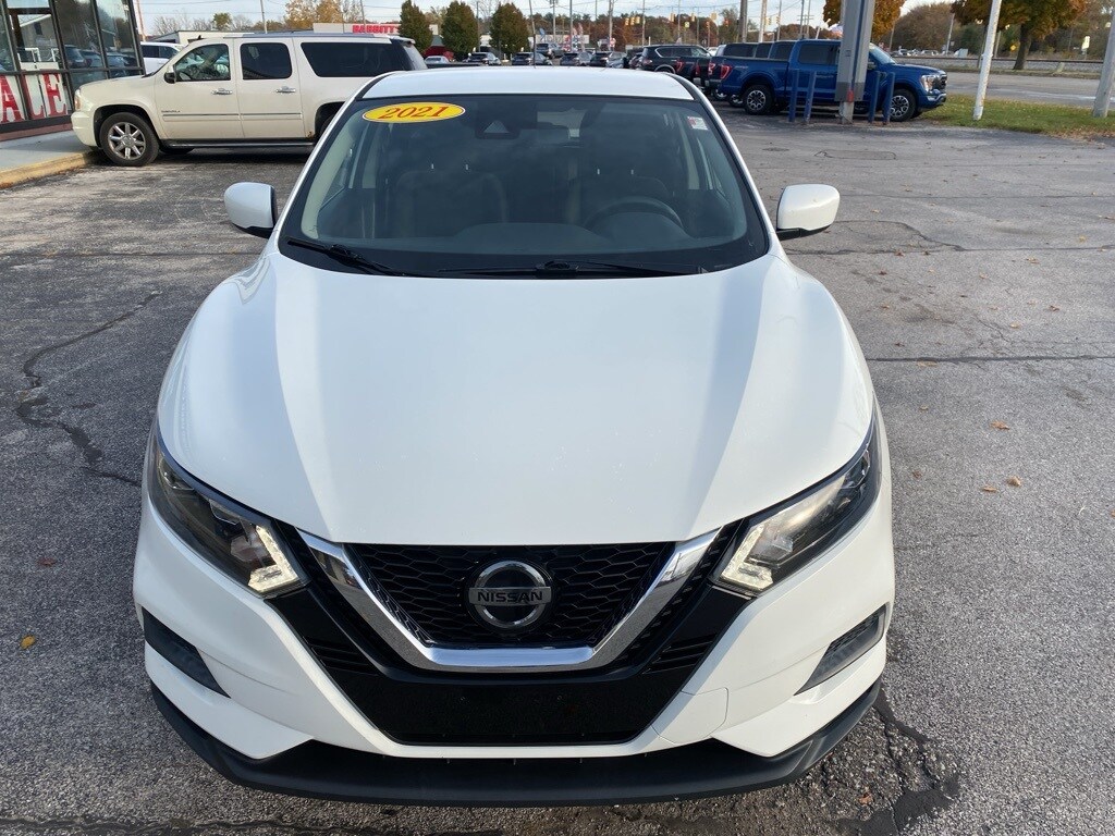 2021 Nissan Rogue Sport S photo 3