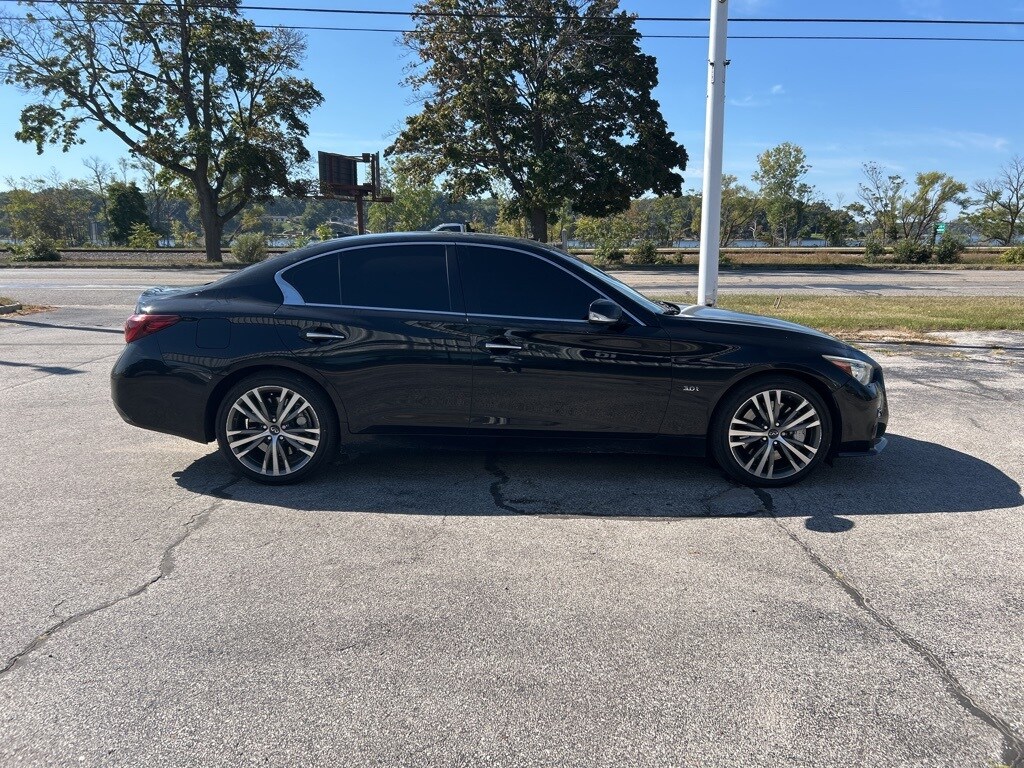 2018 Infiniti Q50 3.0t LUXE photo 3