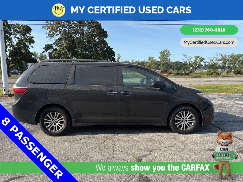 2018 Toyota Sienna XLE photo 2