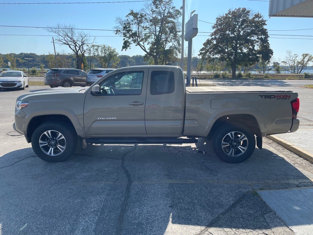 2019 Toyota Tacoma 4x4 TRD Sport V6 Access Cab photo 4