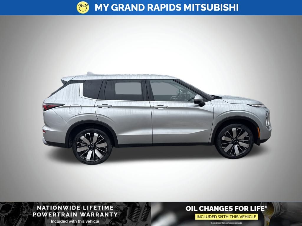 2026 Mitsubishi Outlander SE - Photo 9