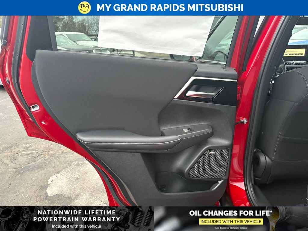 2026 Mitsubishi Outlander ES - Photo 11