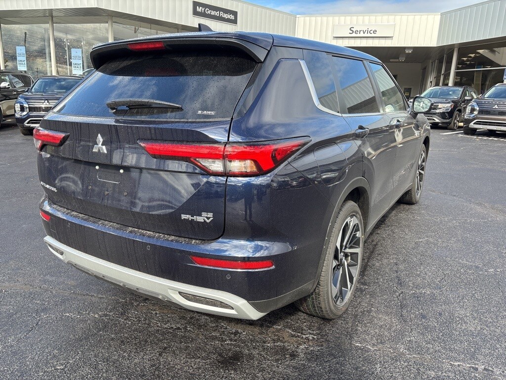 2025 Mitsubishi Outlander PHEV SE photo 2