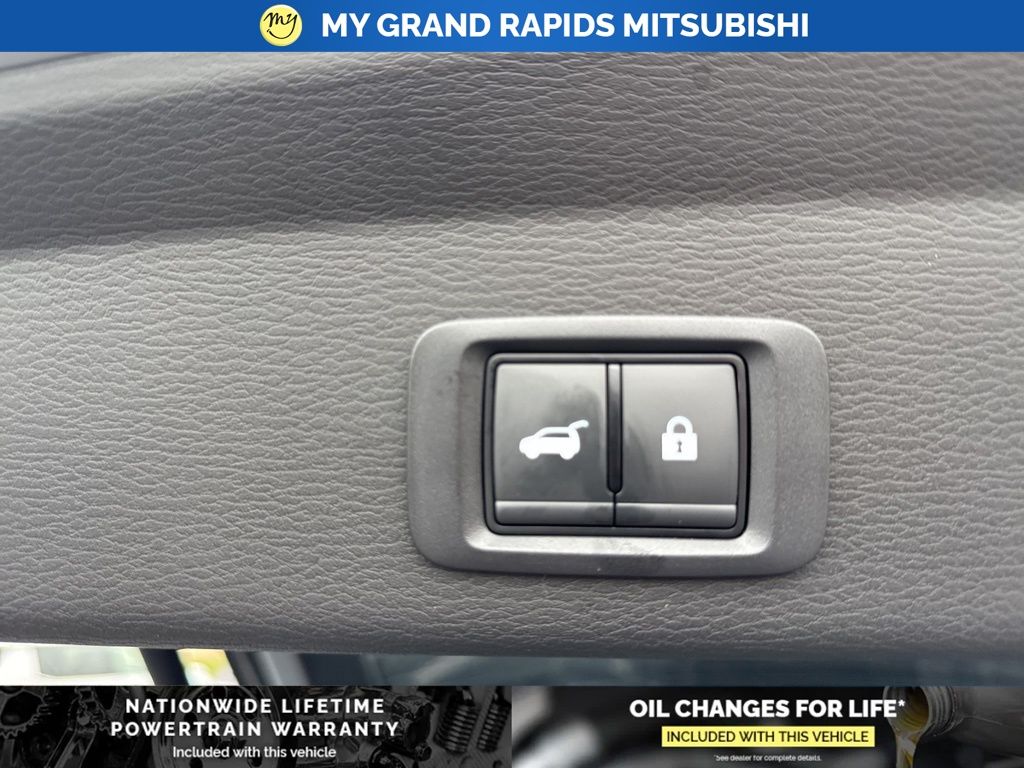 2026 Mitsubishi Outlander SE - Photo 13