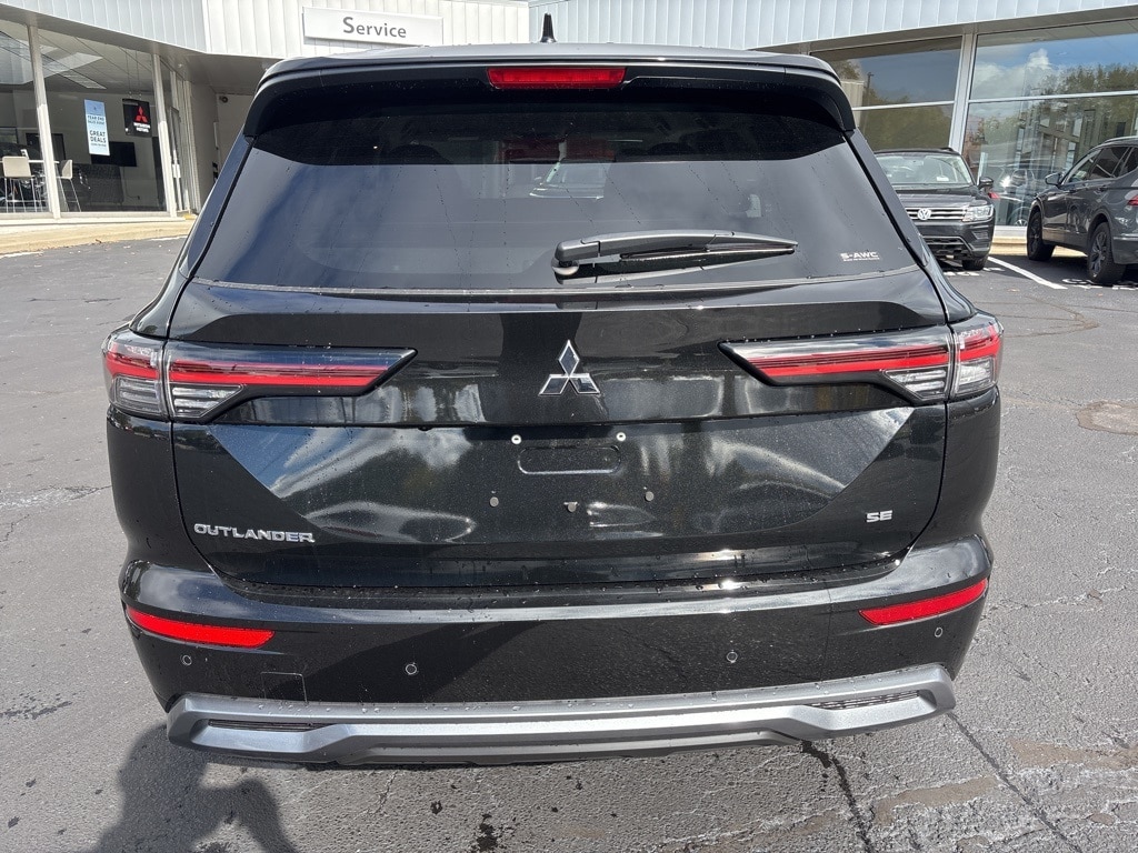 New 2025 Mitsubishi Outlander SE SUV